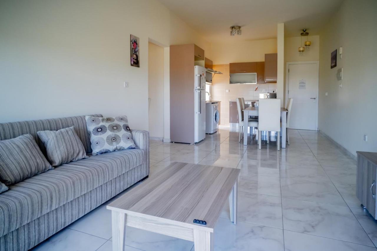 Spacious Two-Bedroom Apartment In Amazing Residence Escape Homes Kyrenia  Eksteriør billede