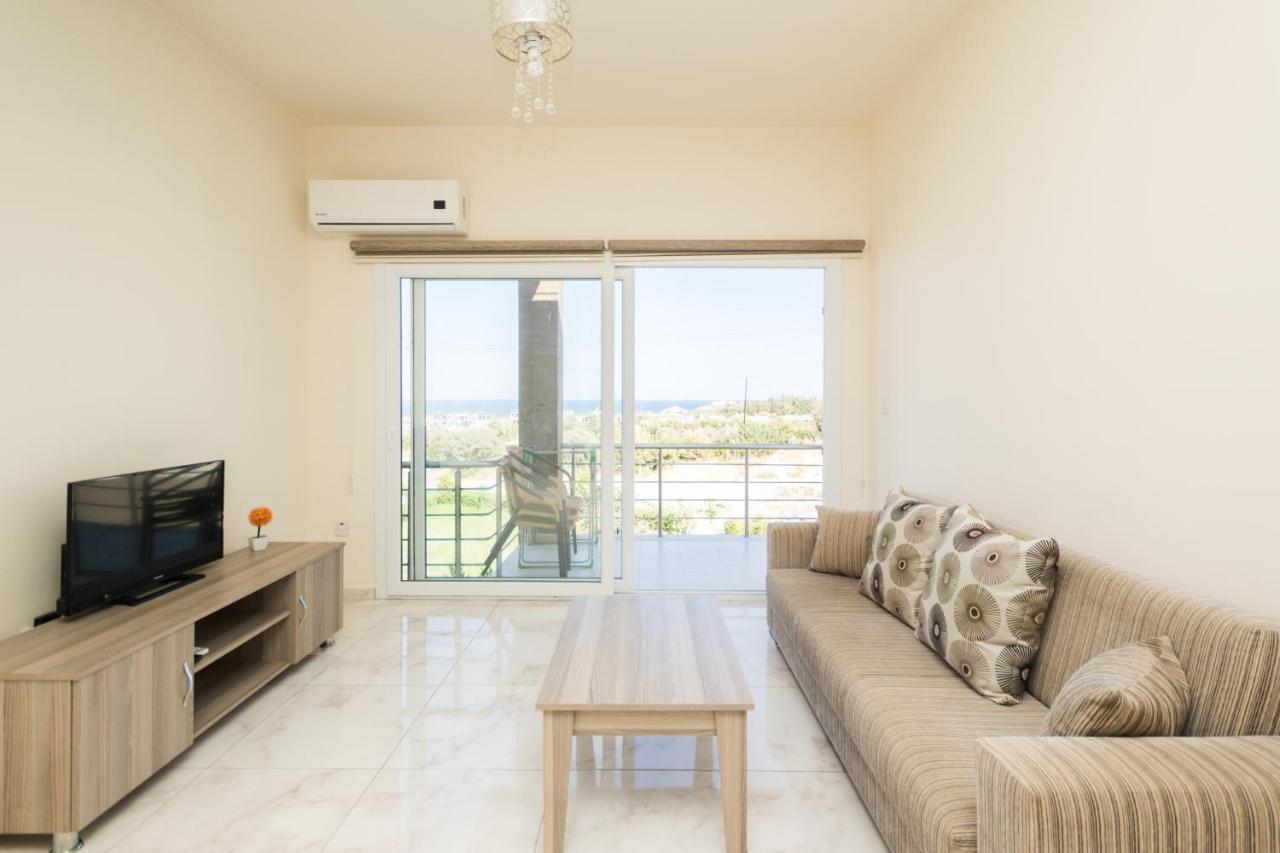 Spacious Two-Bedroom Apartment In Amazing Residence Escape Homes Kyrenia  Eksteriør billede